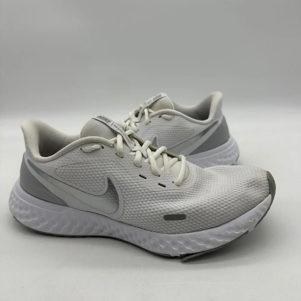 Nike BQ3207-100 Womens Size 9.5 Revolution 5 Sneaker Pure Platinum Running Shoes